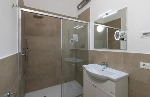 Amazing Home In Solto Collina Bg - Photo 34