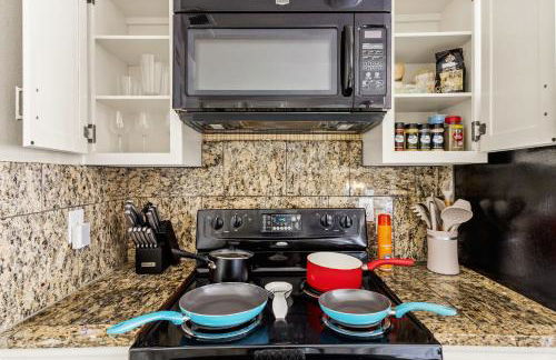 Serene SoCo Escape, Walk to Cafes and Free Parking - Photo 43