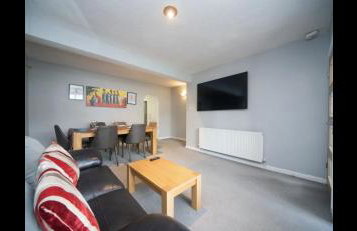 Chessington Blue with parking - Photo 11