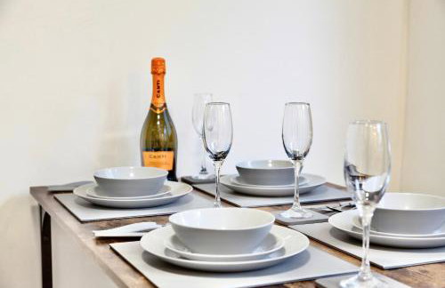 Large 6 Bed House, Long Term Stay Savings, Contractors, Professionals, Big Groups, Free Parking! - Foto 9