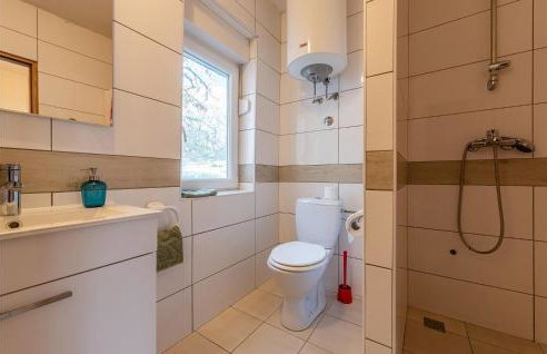 2 Bedroom Stunning Apartment In Novalja - Photo 28