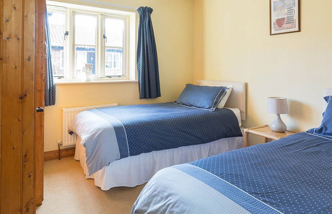 Damerons Farm Cottages - Photo 7