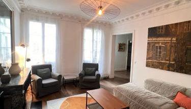 Real Parisian apartment with 2 bedrooms and AC - Foto 2