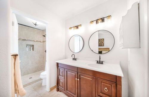 Top Rated 3BR BA Villa Pool Spa BBQ - Foto 39