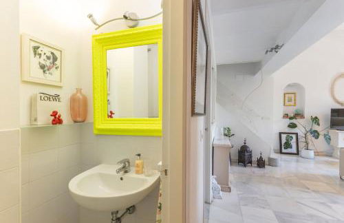 Charming 2 Bedroom Boutique Triplex Apartment with Private Terrace at Seville City Center by OCityzen - Foto 12