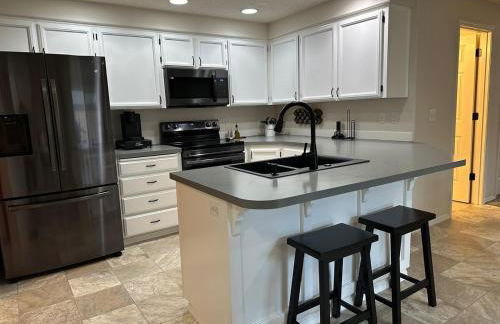 Cozy North Keizer Retreat with fireplace - Foto 10