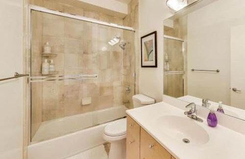 Luxurious Hillside Home wAC & Gorgeous SF Views! - Foto 43