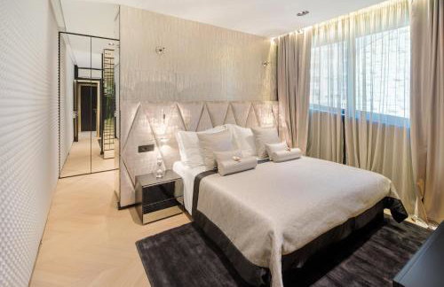 Posh Residence Luxury Suites - Photo 39