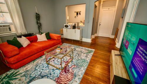 Uptown Funk Getaway with Parking & Walk To Stadiums, Nightlife - Foto 5