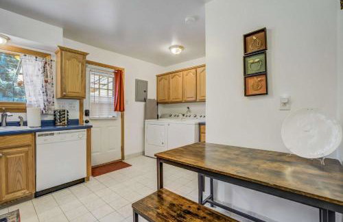 Alder Nest Cozy Retreat w Fire Pit & Workspace - Foto 13