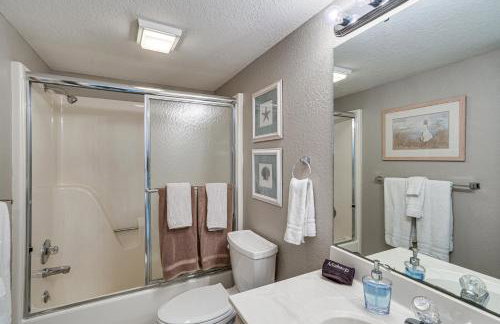 Lakefront Osage Beach Abode w/ Grill & Pool Access - Foto 11