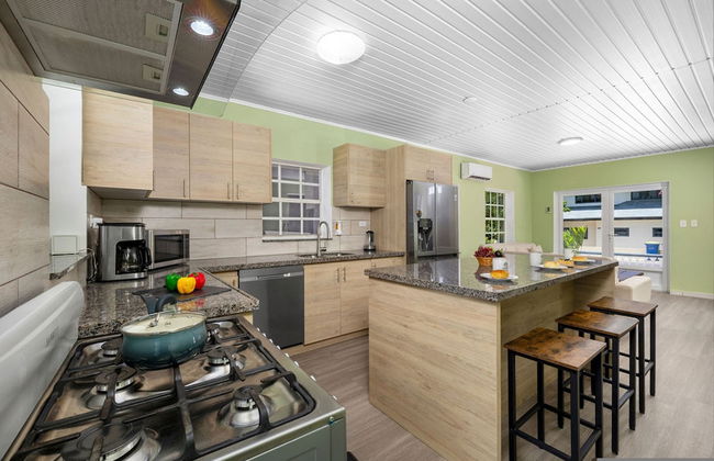 Renovated 4br2ba w Private Pool in Prime Location - Foto 6