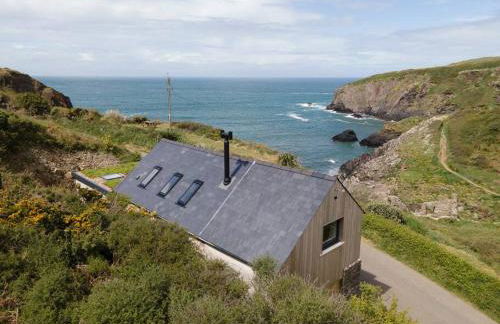 Cliff-top Cottage on Coast Path w/Panoramic Views - Photo 4