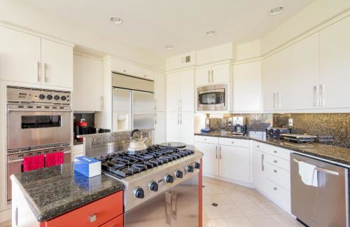 Luxe Family Villa ,116 inch Theater, Yard , Near Beaches - Photo 18