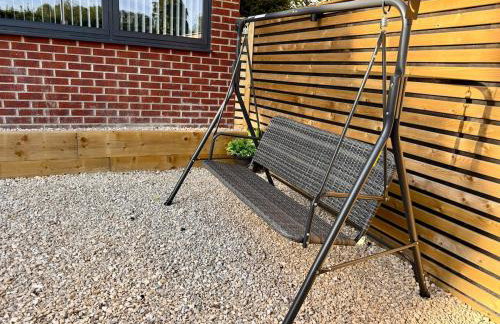 Detached Modern Flat 8 Min Walk to Pudsey Station - Foto 2