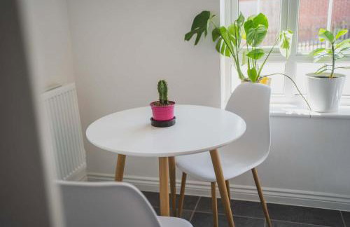 Comfortable 3 Bedroom Home w Garden and Parking - Foto 12