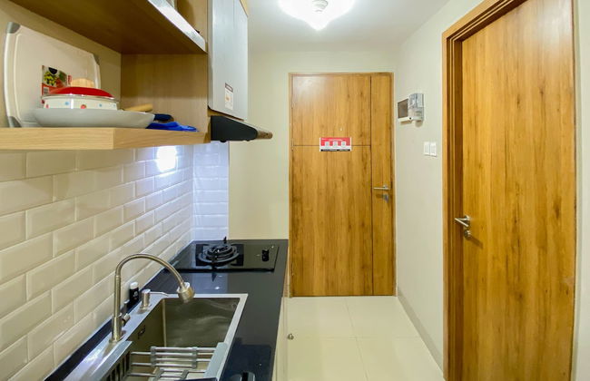 Homey and Well Furnished Studio LRT City Jatibening Apartment - Photo 7