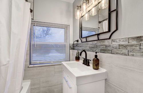 Luxurious Detroit Home - Walk to Golf and Park! - Photo 30