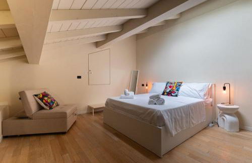 BolognaCentro 9 People Loft Private Lift and Terrace - Photo 2