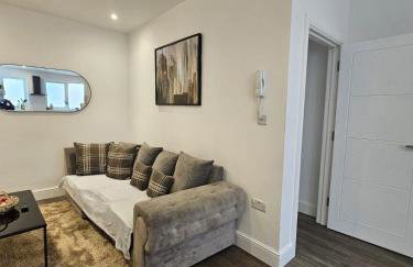 Modern 2BR in West Hendon - Parking -Easy Commute - Photo 2