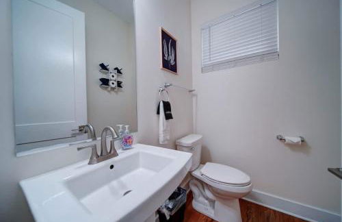 Luxe Townhome Rooftop Hot Tub Parking - Photo 22