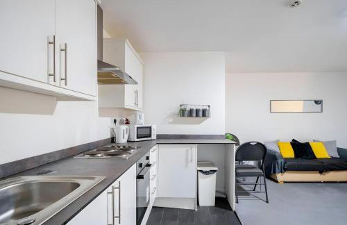 Modern Derby Studio - Sleeps 4, Close to Amenities & Parking - Foto 17