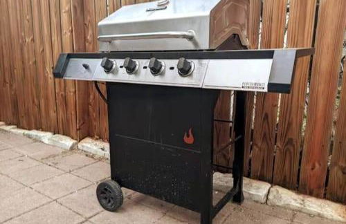 A Rare find - Bright, Warm, Charming Central Austin Home - Photo 34