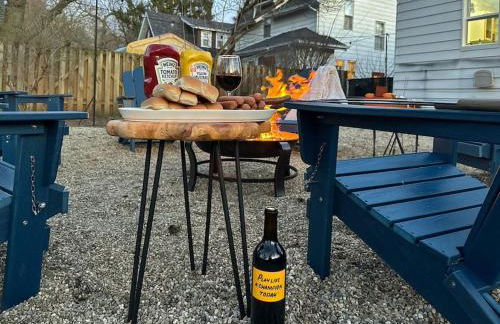 Step into School Spirit at the Golden Dome Getaway - Foto 42