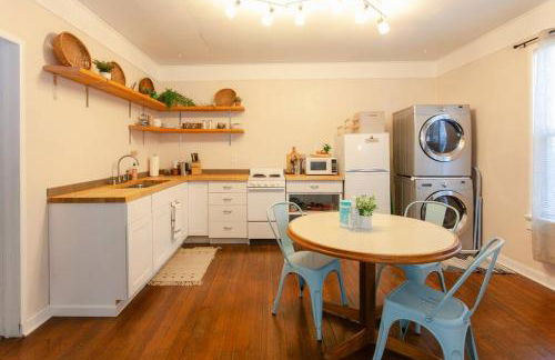 Classic & Cozy Apartments - Parking & Close to DW - Foto 2