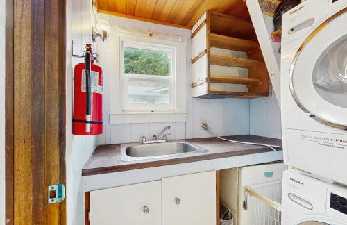 Whimsical Getaway - Photo 18