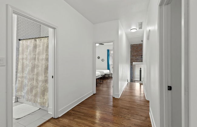 Expansive Downtown Home | JZ Vacation Rentals - Photo 28