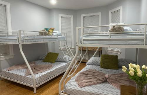 85a Charming Boston Base, 3BR, 2BA Ideal for Families - Foto 22