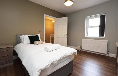 Modern Comfort 4 Bedrooms and Great Location - Foto 61