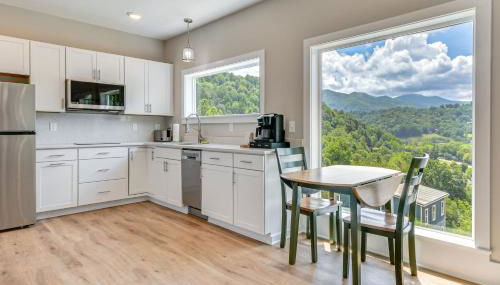 Mtn Views and Stunning Fall Hikes Maggie Valley Apt - Foto 5