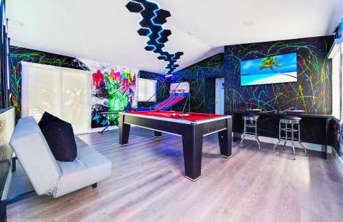 The World's Mansion - Game Room, 9 Bedrooms, HtdPool, Mini Golf, BBQ - Foto 8