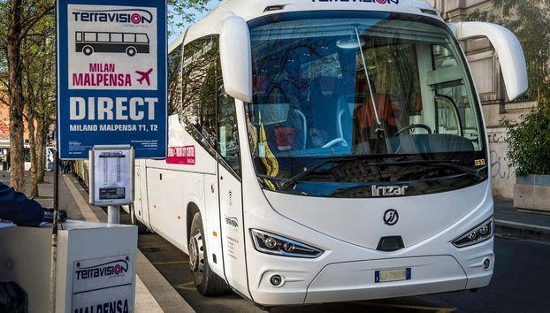 Autobús listo para ir desde Milán hasta Malpensa