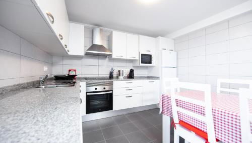 Melo's Place - Photo 4