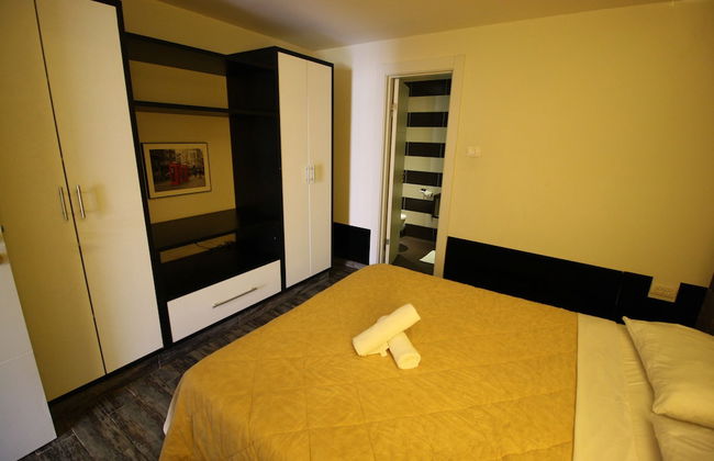 Rich Luxury Suites - Photo 16