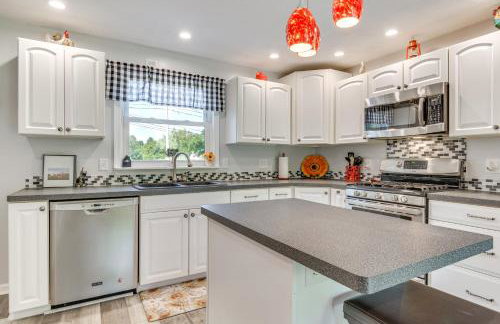 Near Trails and Wineries Victor Getaway with Fire Pit - Foto 9