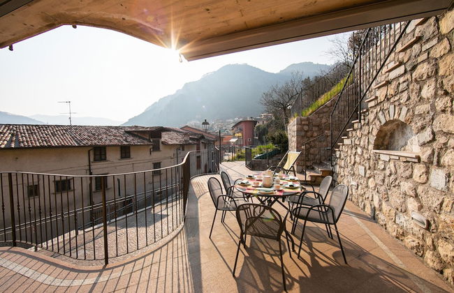 Casa Angiolina Lake Mountain View - Photo 3