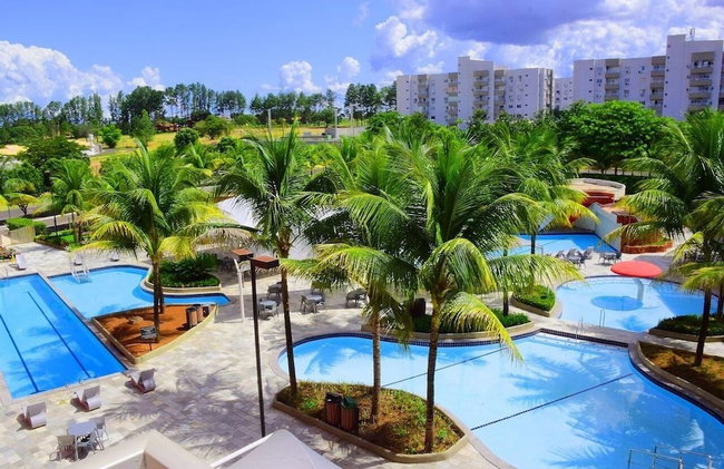 Frente ao Parque da Lagoa Quente, Apto particular com varanda e vista piscinas, com tela de proteção - Foto 23
