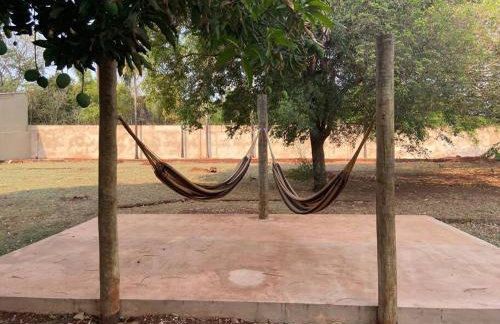 Bangalô com piscina e privacidade a 6 km do centro - Foto 28