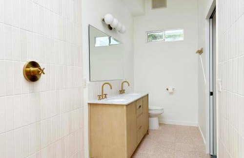 Retro Rendezvous Pool and Spa MidCentury Modern Home - Foto 26