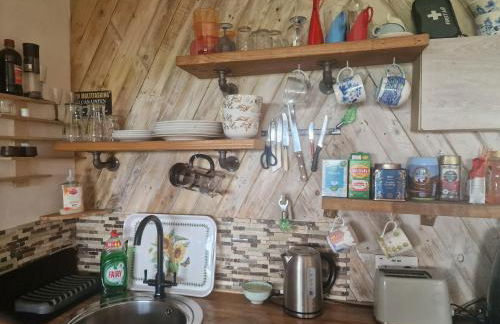 Cosy rustic cabin with hot tub and country views - Foto 35