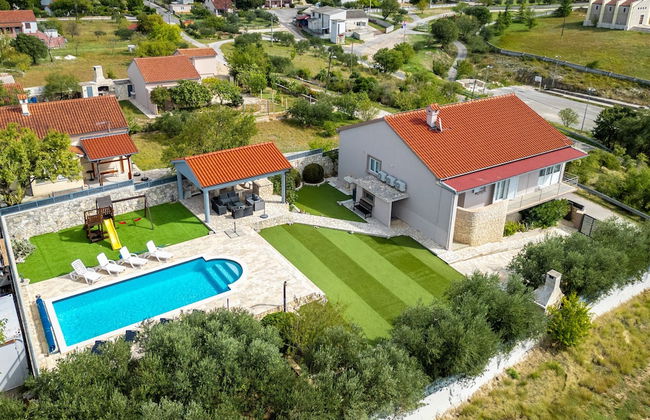 Villa Elder - Photo 1