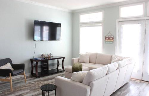 Beach Getaway at 2 Pelicans Walk to the Water - Foto 22