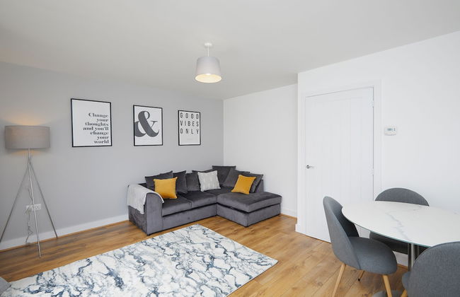 3 Bedroom Large House - Train Station - Photo 18