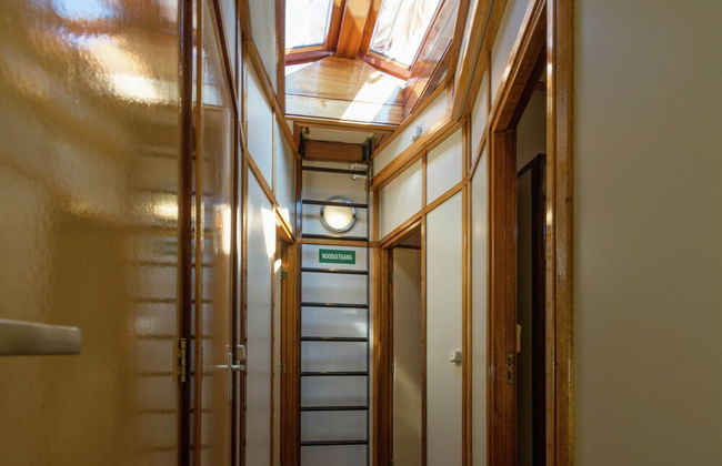 Boat in Leiden Near City Center & Museums - Foto 19