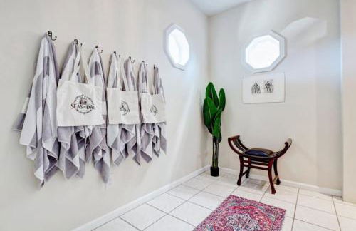 Bombastic Home - Steps to Beach - GameRm - Hot Tub - Pet Friendly - Foto 28