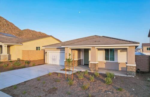 Entire Private Home with 4 Bedrooms 2 Bathrooms, Mountain Edge, New House, Ranch, Gated Yard, Available Now - Foto 80